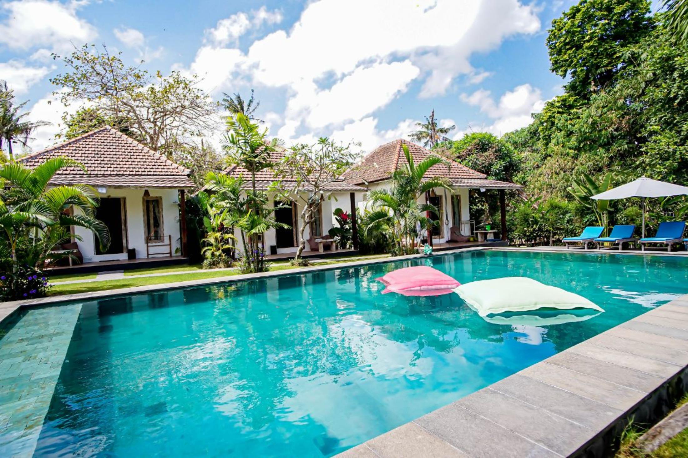 Agung Wiwin Homestay & Restaurant Mengwi Bagian luar foto