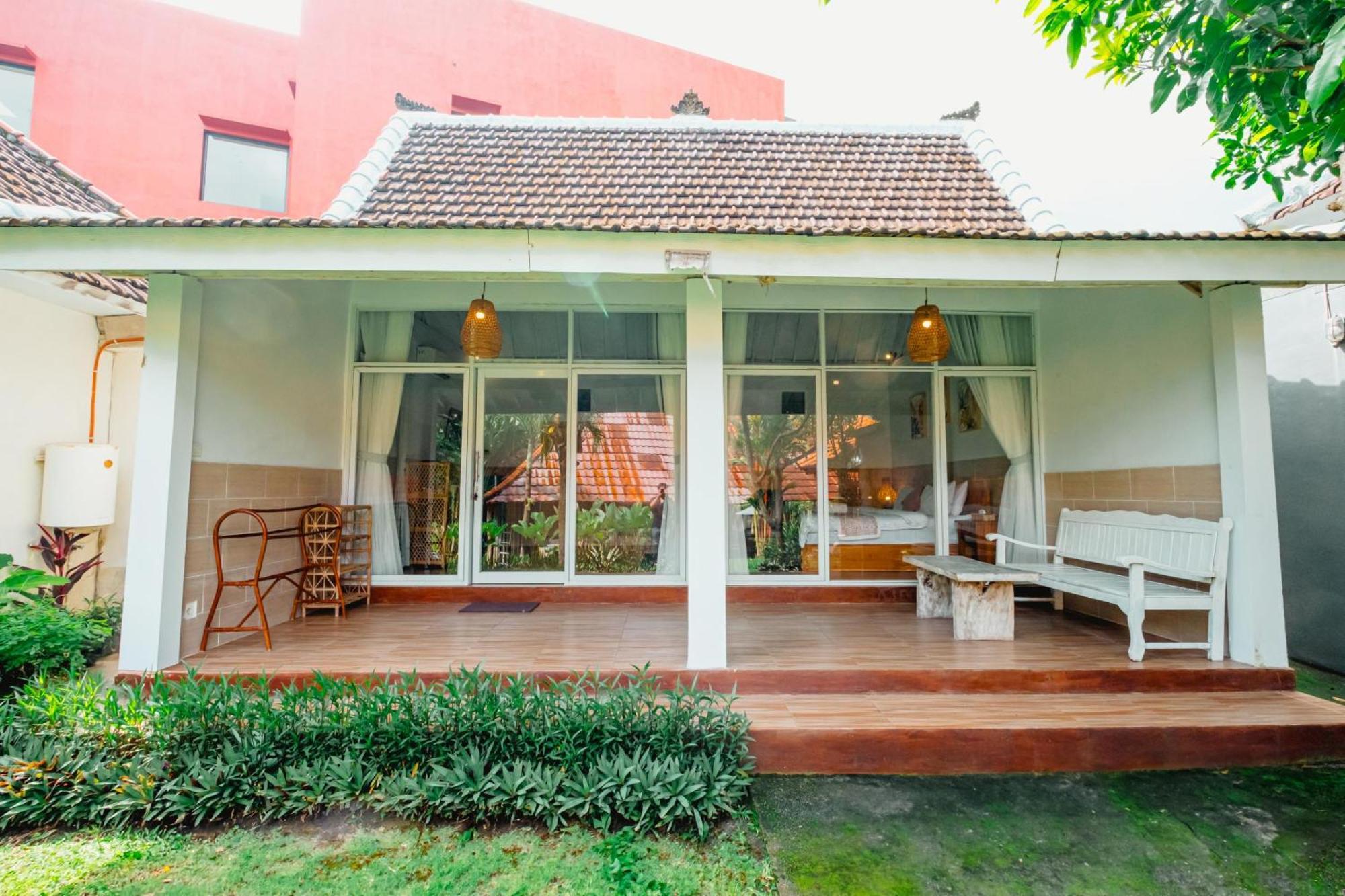 Agung Wiwin Homestay & Restaurant Mengwi Bagian luar foto
