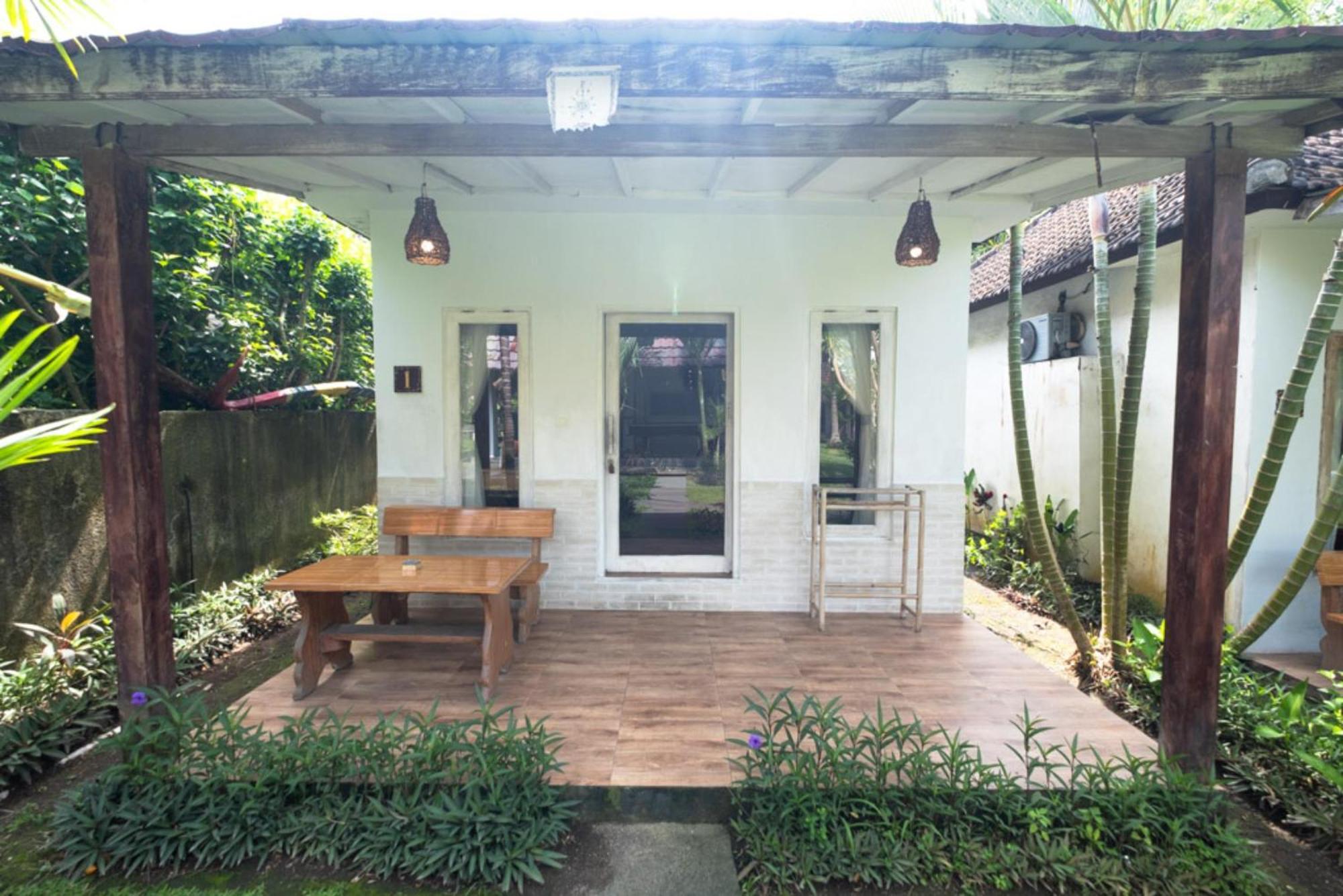 Agung Wiwin Homestay & Restaurant Mengwi Bagian luar foto